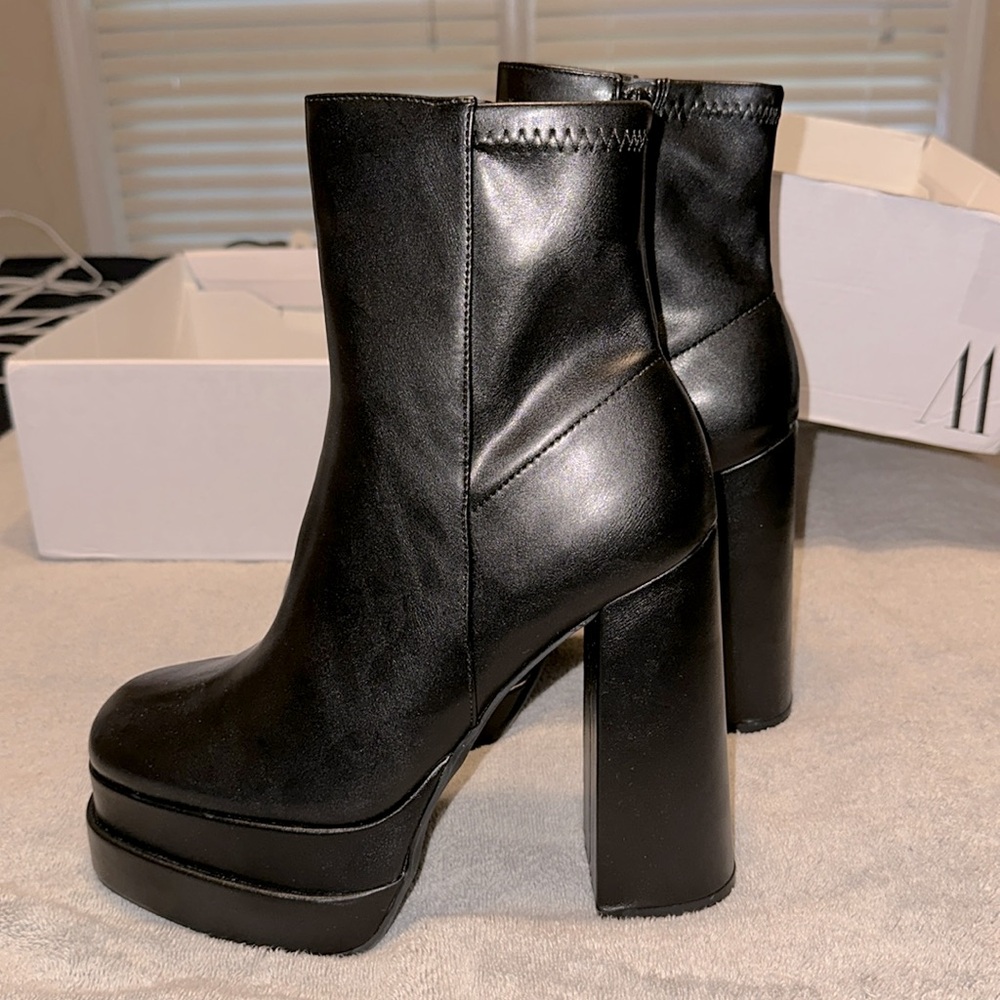 Forever 21 Black Chunky Heel Boots
